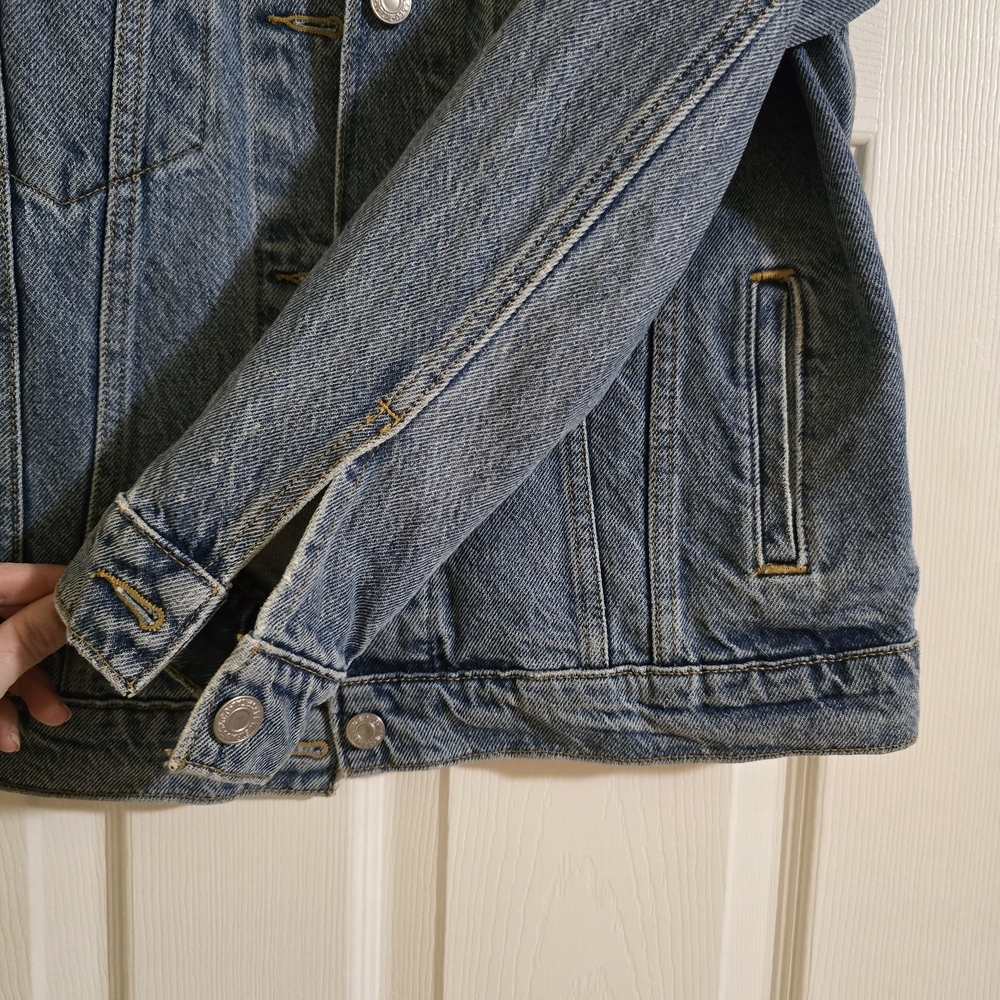 Levi's Classic Blue Jean Jacket - Picture 5 of 7